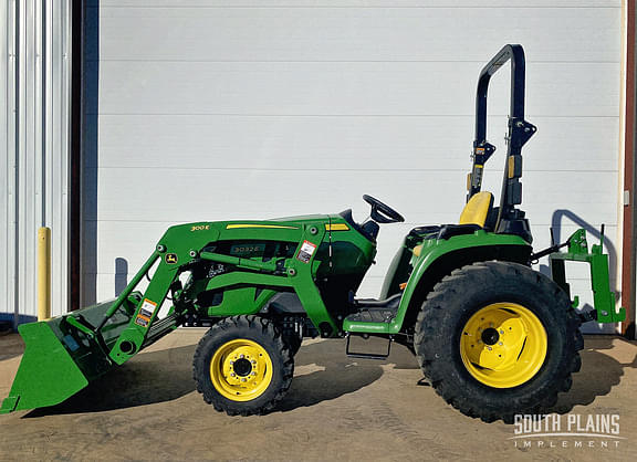 Image of John Deere 3032E Image 0