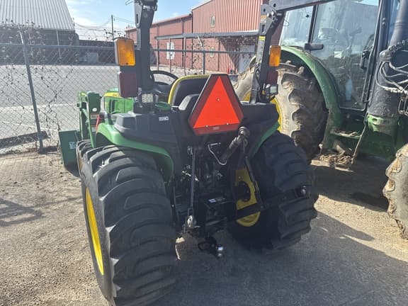 Image of John Deere 3032E equipment image 2