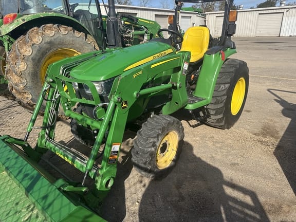 2021 John Deere 3032E Equipment Image0