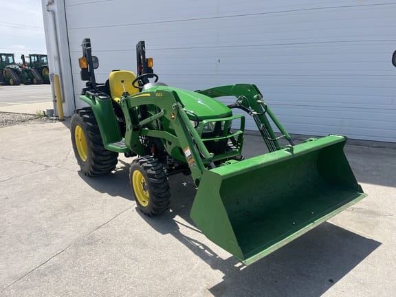 2021 John Deere 3032E Equipment Image0