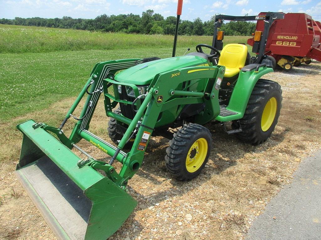 Image of John Deere 3032E Image 0