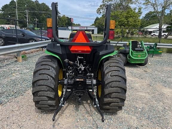 Image of John Deere 3032E equipment image 4