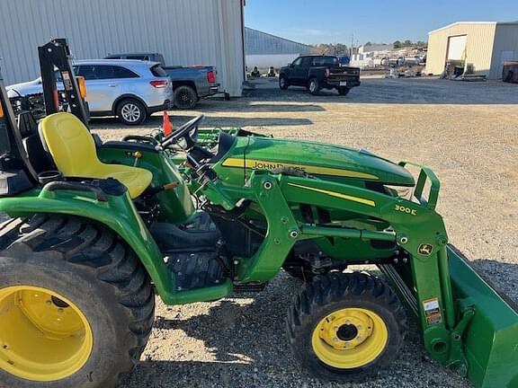 Image of John Deere 3032E equipment image 1