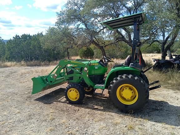 Image of John Deere 3032E equipment image 3