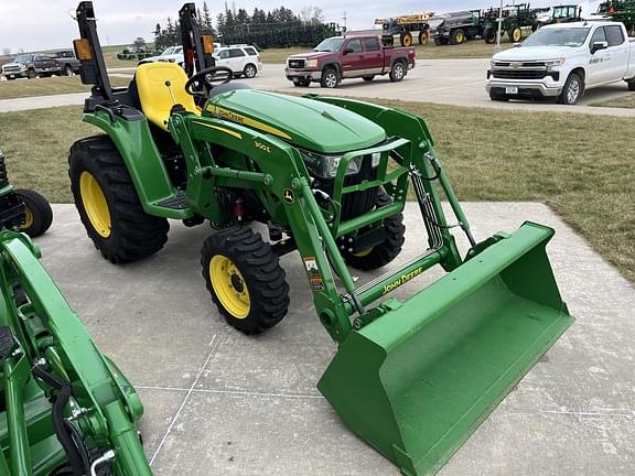 Image of John Deere 3032E equipment image 1