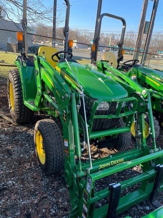 Main image John Deere 3032E