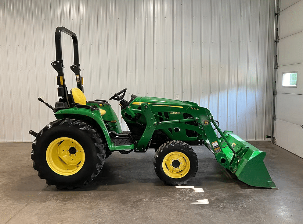 Image of John Deere 3032E Primary Image
