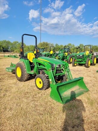 Main image John Deere 3032E