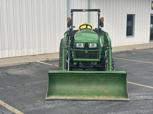 Image of John Deere 3032E equipment image 2