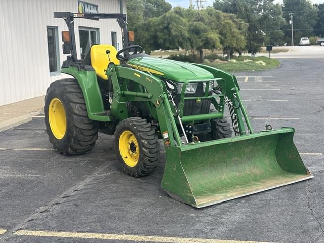 Image of John Deere 3032E equipment image 3