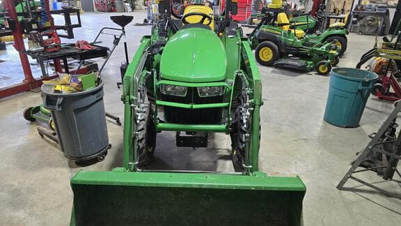 Image of John Deere 3032E equipment image 2