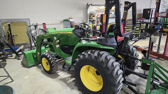 2021 John Deere 3032E Equipment Image0