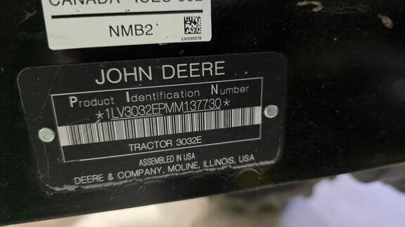 Image of John Deere 3032E equipment image 4