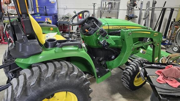Image of John Deere 3032E equipment image 1