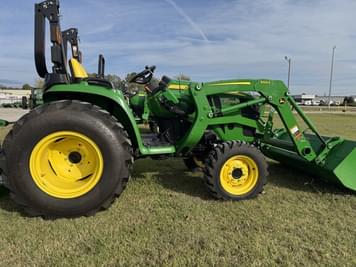 Main image John Deere 3032E