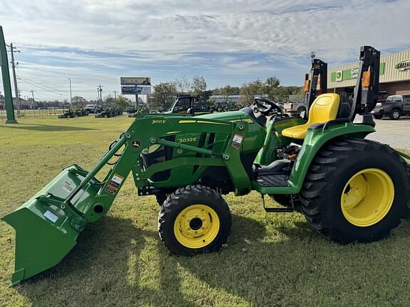 Image of John Deere 3032E equipment image 2