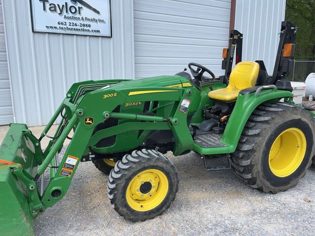 Image of John Deere 3032E equipment image 1