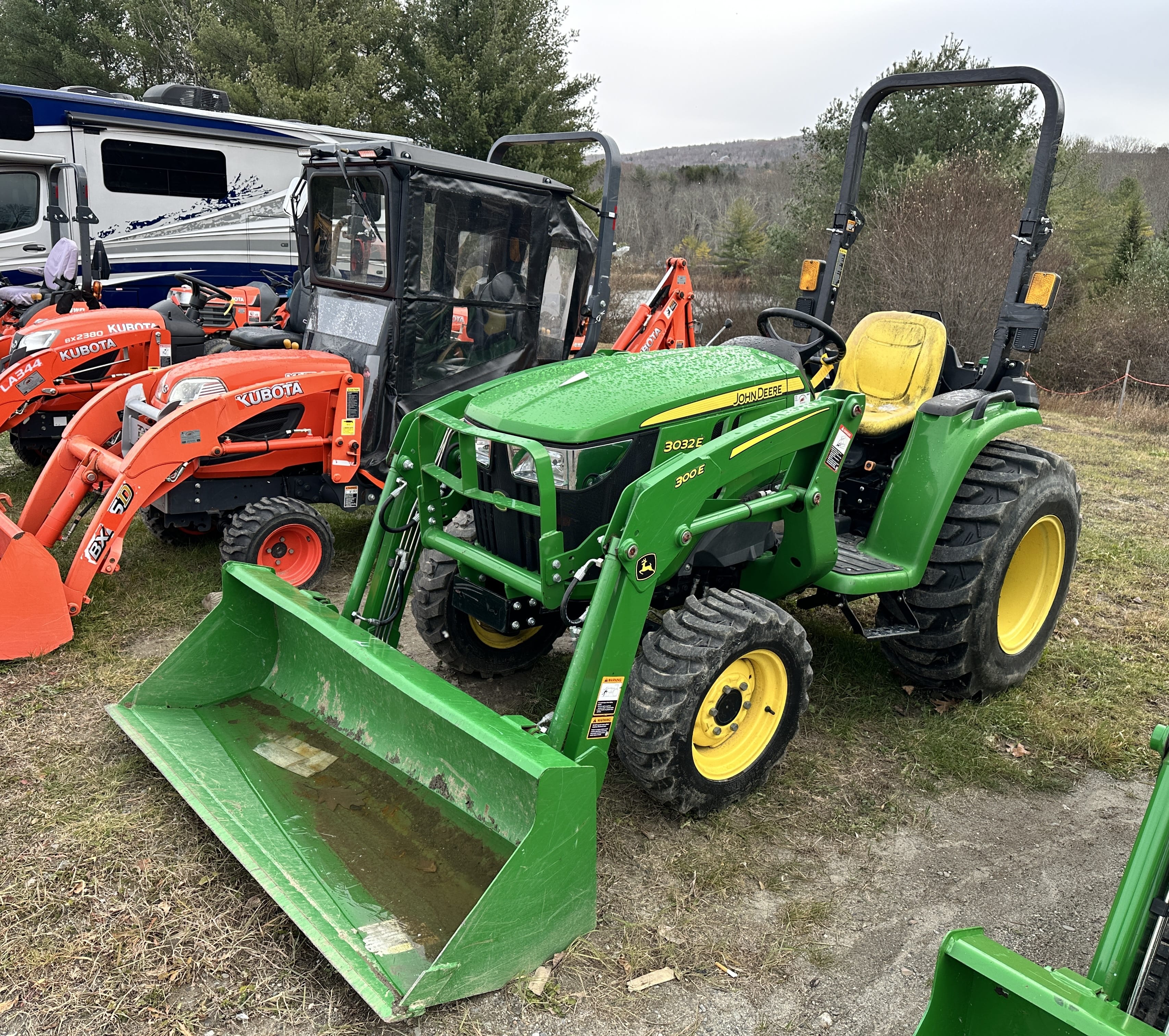 2021 John Deere 3032E Equipment Image0