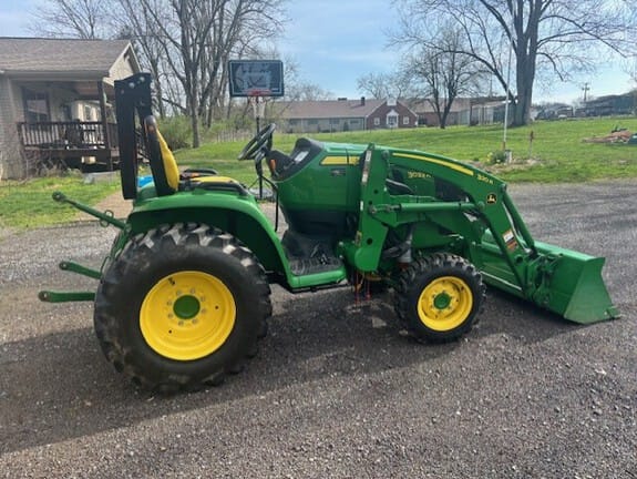 2021 John Deere 3033R Equipment Image0