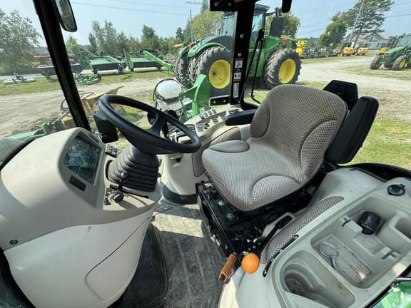 Image of John Deere 3033R equipment image 2