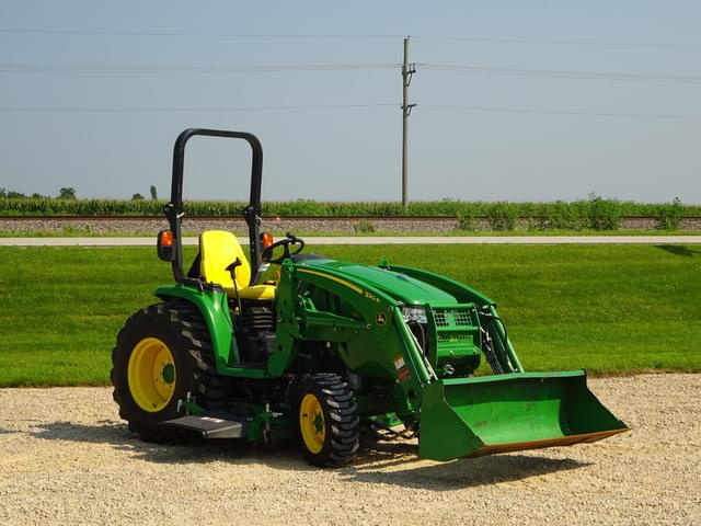Image of John Deere 3033R equipment image 1