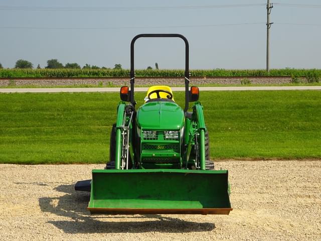 Image of John Deere 3033R equipment image 2