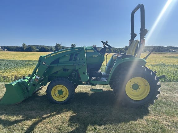2021 John Deere 3033R Equipment Image0