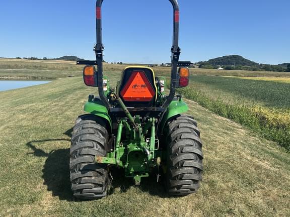 Image of John Deere 3033R Image 1