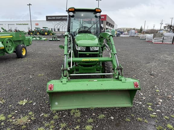 Image of John Deere 3033R equipment image 1