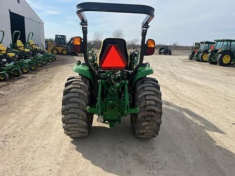 Image of John Deere 3033R equipment image 2