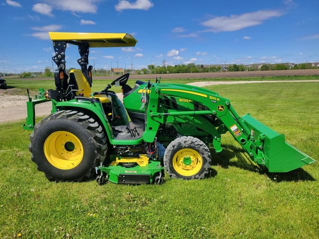 Image of John Deere 3033R equipment image 2