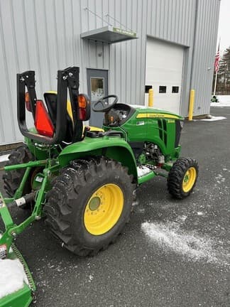 Image of John Deere 3033R equipment image 2