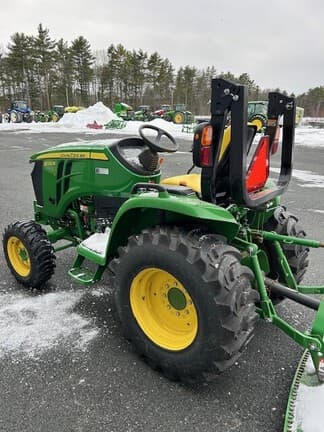 Image of John Deere 3033R equipment image 3