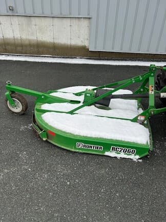 Image of John Deere 3033R equipment image 4