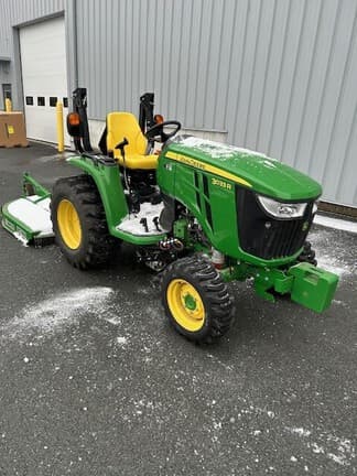 Image of John Deere 3033R equipment image 1