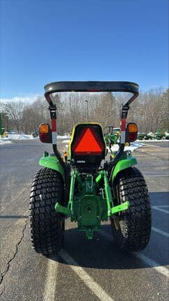 Image of John Deere 3033R equipment image 2