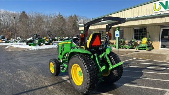 Image of John Deere 3033R equipment image 1