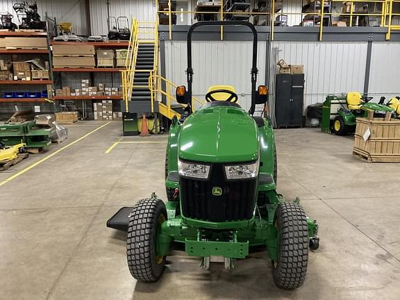 Image of John Deere 3033R equipment image 3