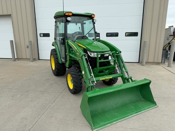 2021 John Deere 3033R Equipment Image0