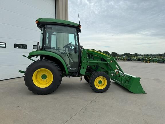 Image of John Deere 3033R equipment image 1