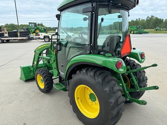 Image of John Deere 3033R equipment image 4