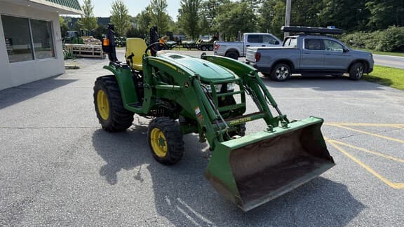 Image of John Deere 3033R equipment image 4