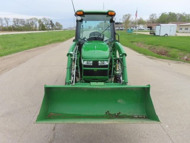 Image of John Deere 3033R equipment image 2