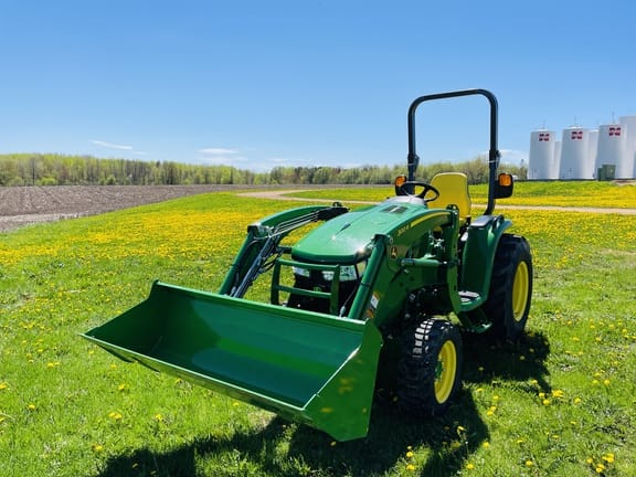Main image John Deere 3033R