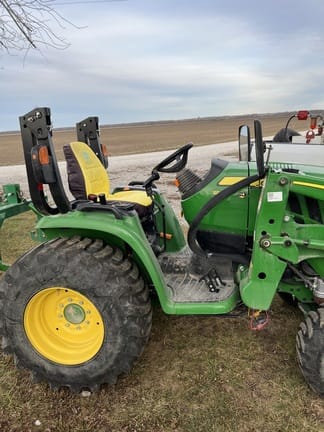 Main image John Deere 3033R