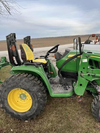 Main image John Deere 3033R