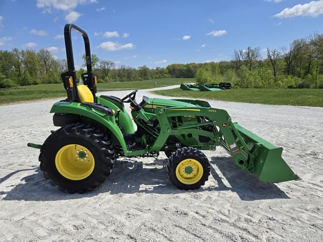 Image of John Deere 3035D equipment image 3