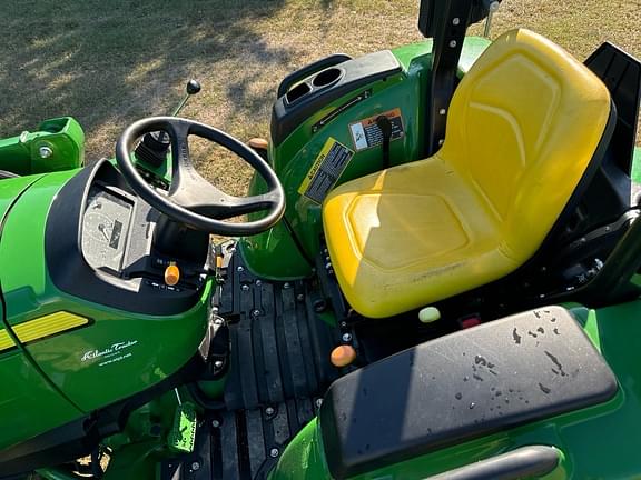 Image of John Deere 3035D equipment image 4