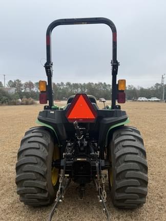 Image of John Deere 3038E equipment image 3