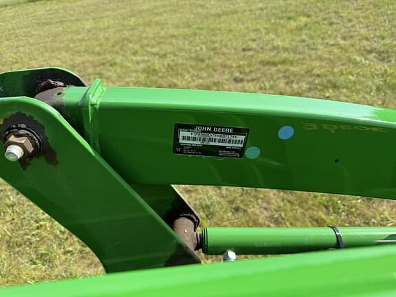 Image of John Deere 3038E equipment image 4